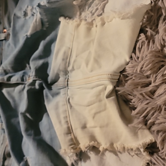 DISTRESSED DENIM SHORTS - Picture 4 of 4